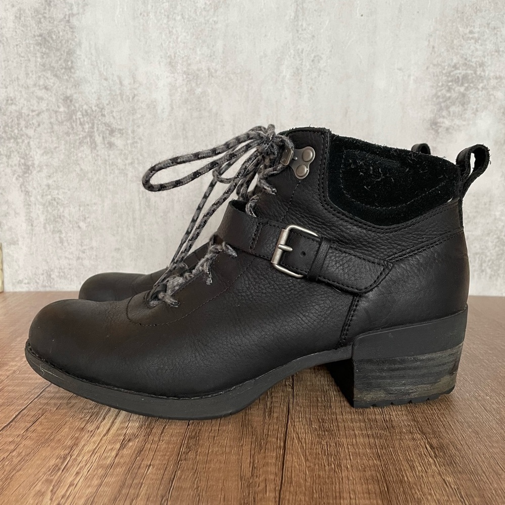 Merrell Black Ankle Boots Sturdy Lace-Up Design
